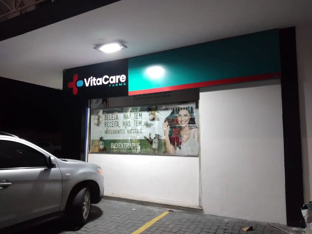 VitaCare Farma Painel Luminoso fachada